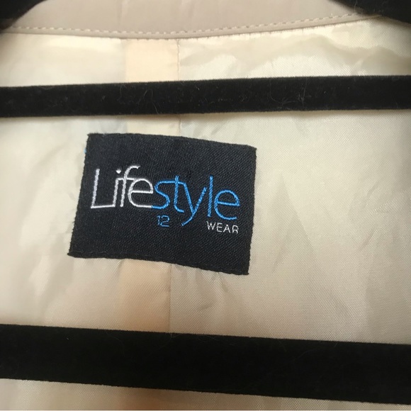 Lifestyle Women’s Nude / Tan Colour Coat Size 12 Perfect Condition - Picture 4 of 5